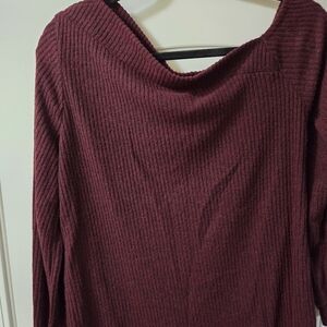 Kaileigh maroon sweater size Med